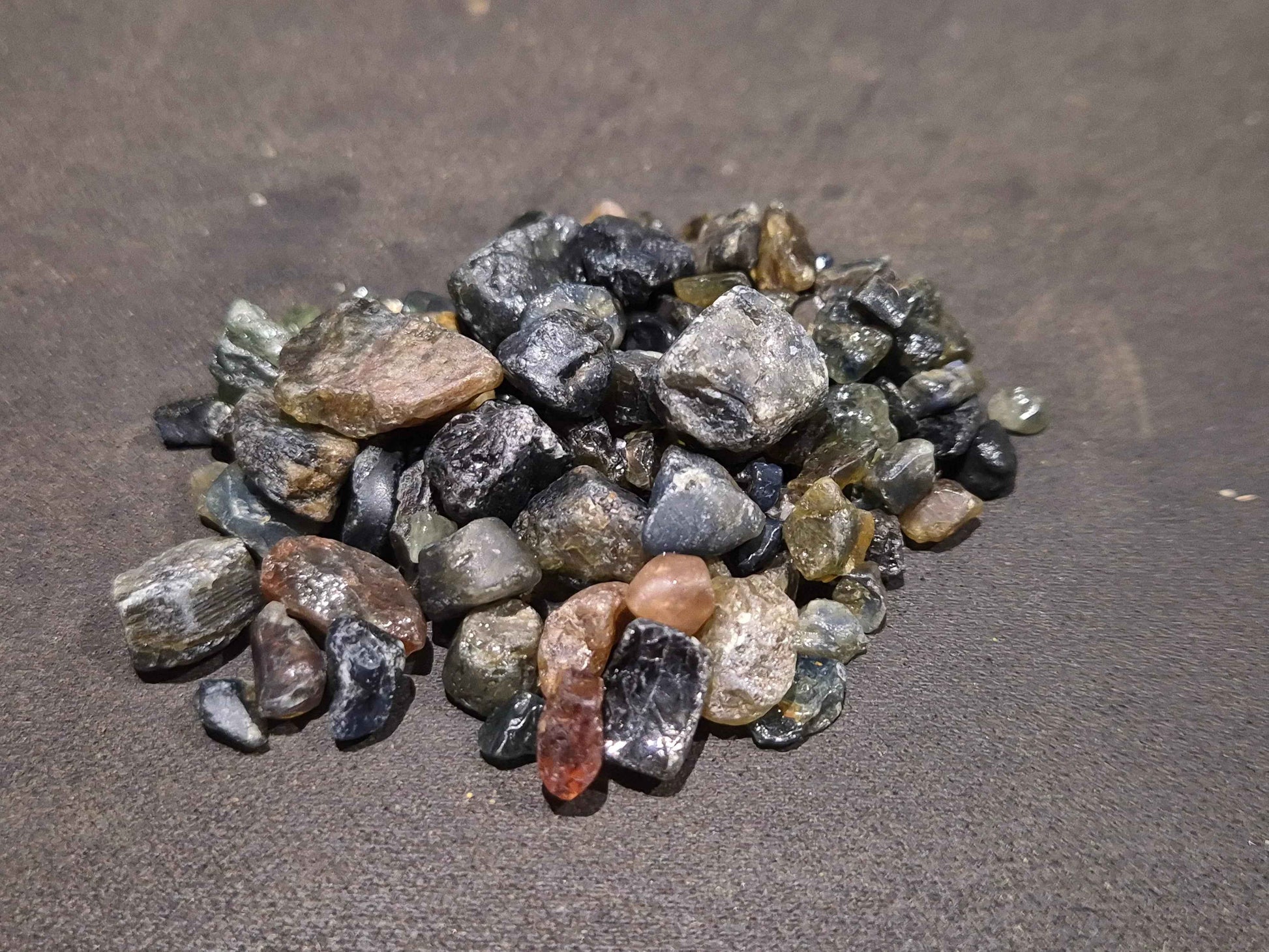 Queensland Sapphire Rough Parcel 204 Carat | Australian Sapphires | Natural Uncut | RichosRocks - RichosRocks - Queensland Sapphire Rough Parcel 204 Carat | Australian Sapphires | Natural Uncut | RichosRocks